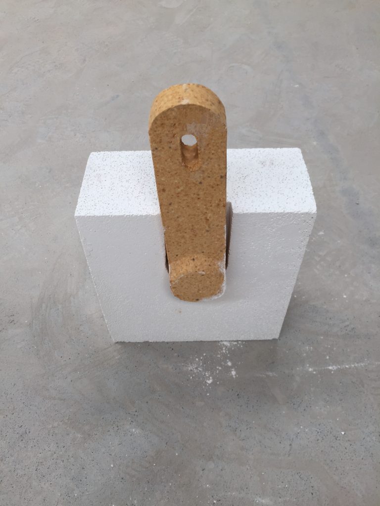 莫來石吊頂磚 粘土磚_莫來石磚_高鋁磚廠家_耐火磚價(jià)格尺寸-鄭州平順耐材 莫來石吊頂磚價(jià)格