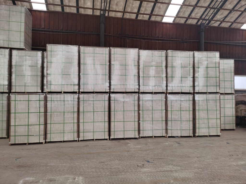 河南省莫來石隔熱磚_莫來石生產(chǎn)廠家河南_鄭州平順耐材 粘土磚_莫來石磚_高鋁磚廠家_耐火磚價(jià)格尺寸-鄭州平順耐材 河南莫來石保溫磚